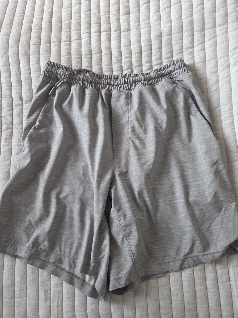 lululemon athletica Men's Light Gray Pace Breaker 7" Shorts